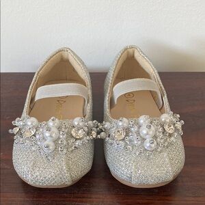 Dream Pairs Silver Dress Shoes with Pearl Embellishments